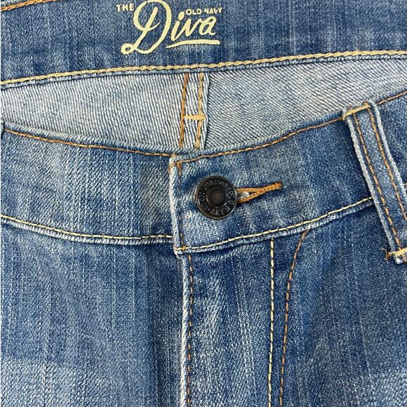 Old Navy Size 8 Jeans The Diva Fit Bootcut Medium Wash Denim Women Pants - Picture 5 of 7